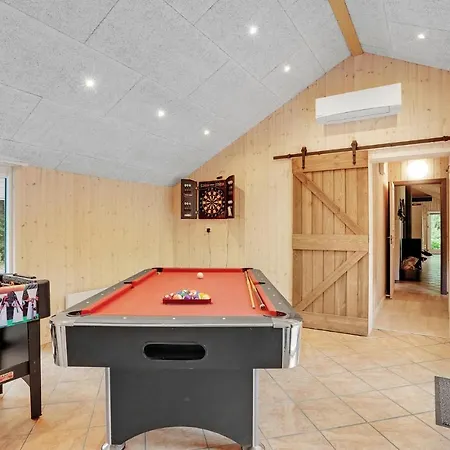 4 Bedroom Stunning In Oksbol