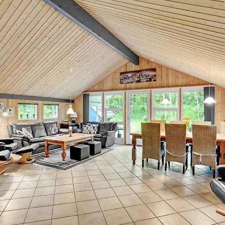 4 Bedroom Stunning In Oksbol