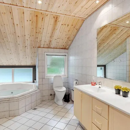 بيت للعطل Gorgeous Home In Oksbol With Sauna