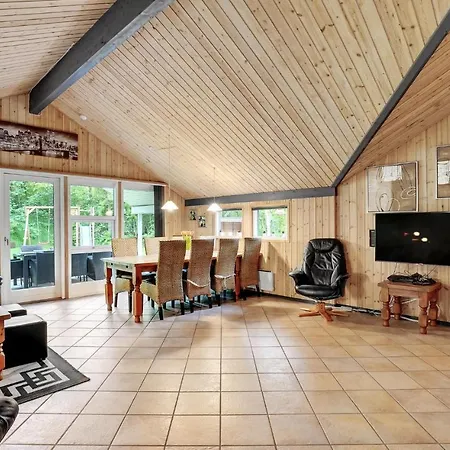 4 Bedroom Stunning In Oksbol Holiday home Ovtrup